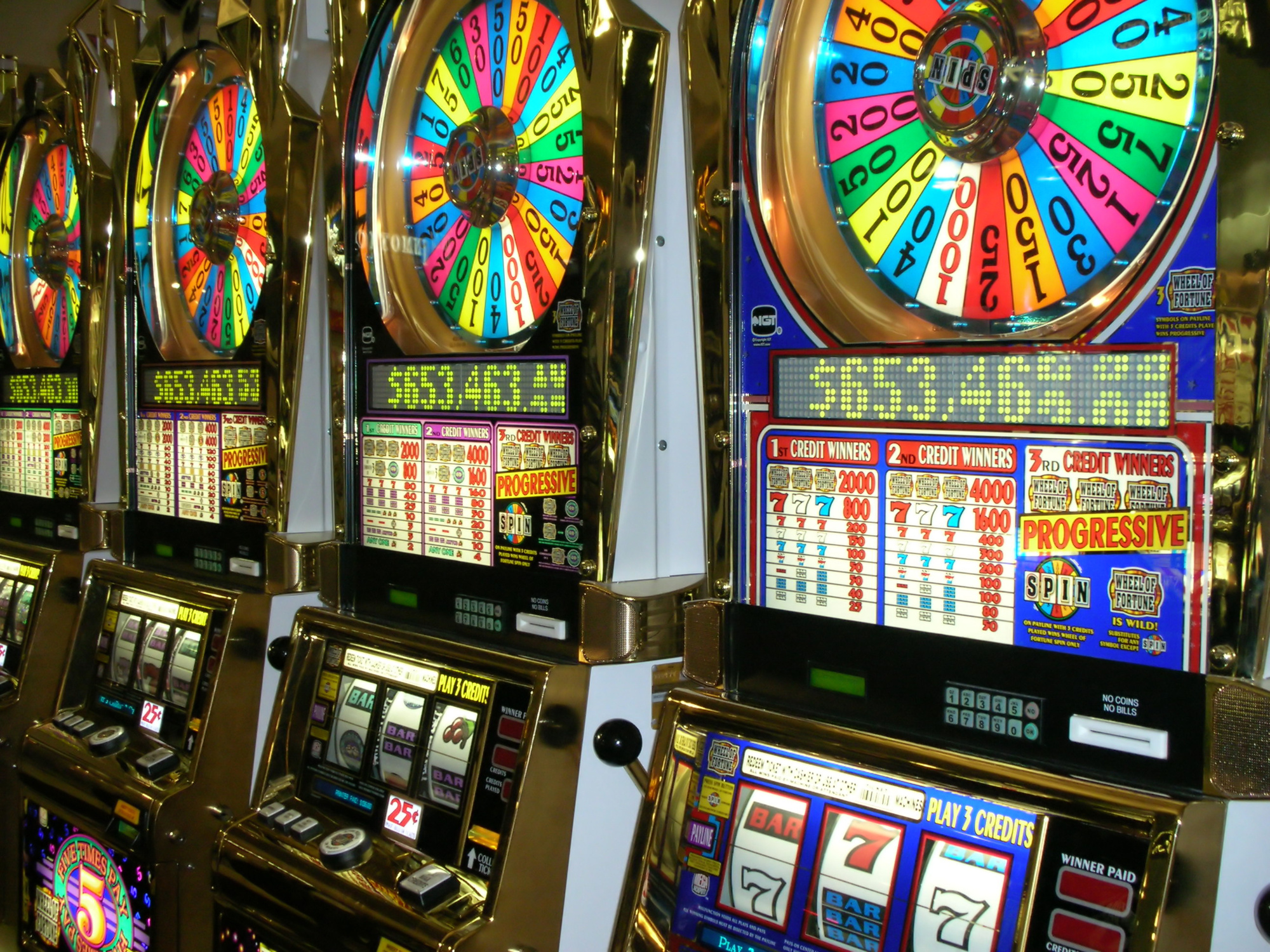 Do casinos rig slot machines